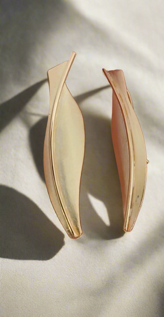 Leaf earrings in gold plating - handmade jewelry by Authentica