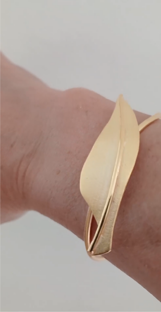 Leaf bracelet in gold plating - handmade jewelry by Authentica